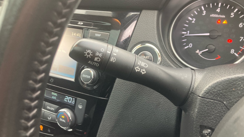 Nissan Qashqai 1.2 DiG-T N-Connecta 5dr Petrol Hatchback